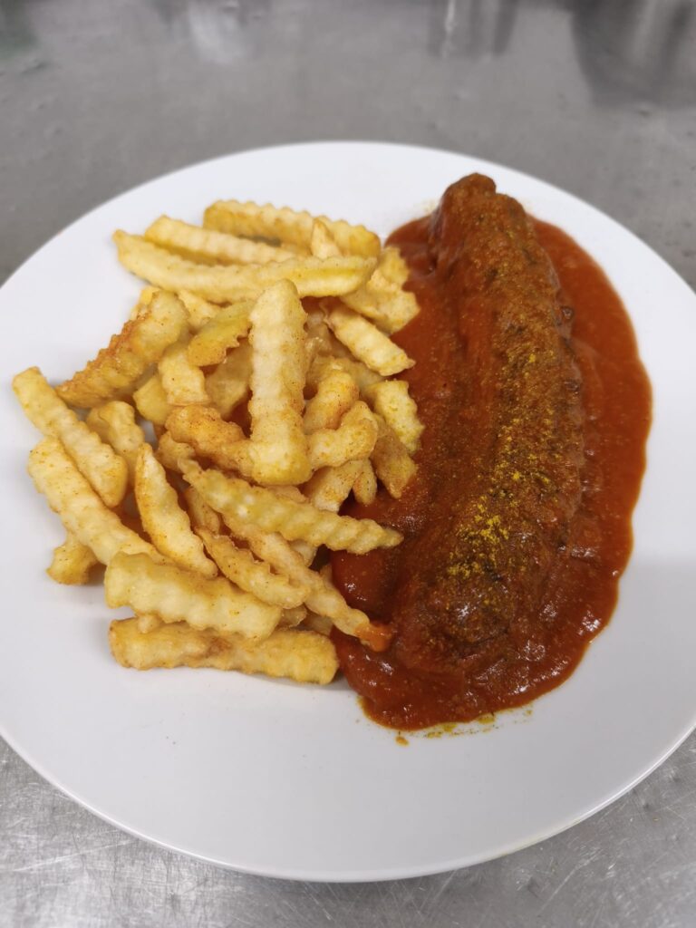 Currywurst mit Pommes Frites